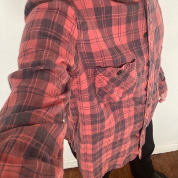 BDG Soft and Lightweight Plaid Button-Down - Picture 7 of 9